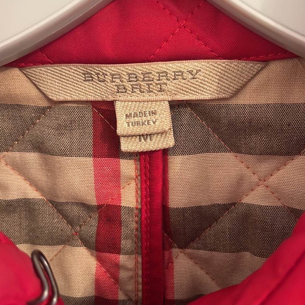 Authentic Excellent Condition Like New Burberry Q… - image 4